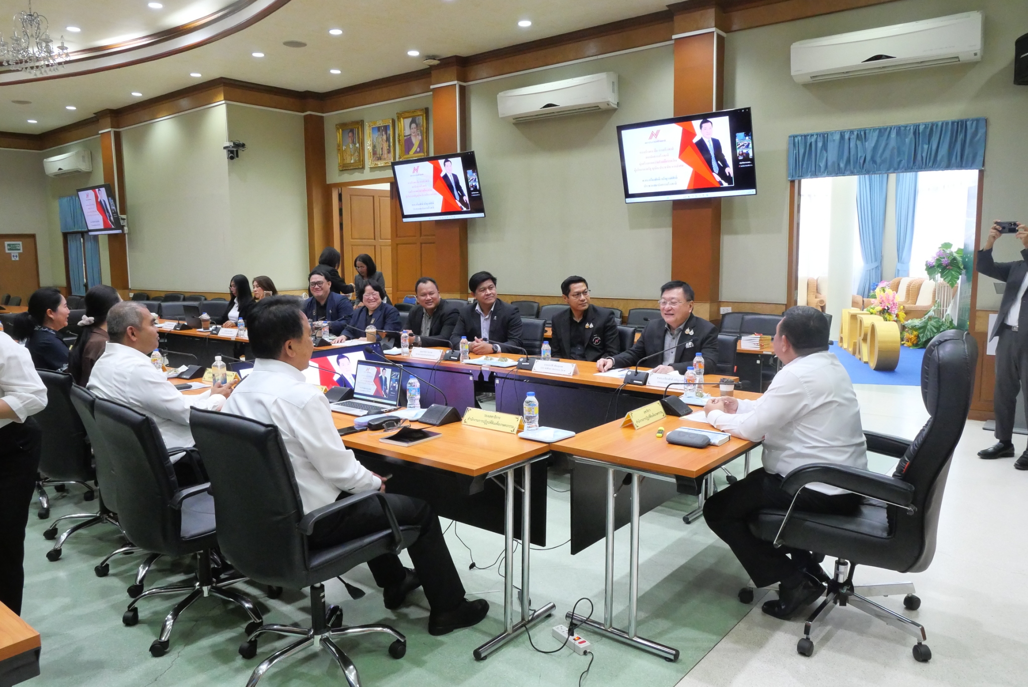 title - สำนักงานการปฏิรูปที่ดินเพื่อเกษตรกรรม ส.ป.ก. ต้อนรับคณะสถาบันการสร้างชาติ (สกสช.)&nbsp;Nation-Buliding Institute (NBI) ในการเข้าเยี่ยมหน่วยงานองค์กรของ ส.ป.ก.